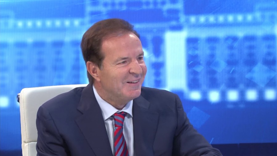 BRAT O BOGOLJUBOVIM NAMERAMA: Zašto je Karić tražio da u ličnoj karti bude mlađi?
