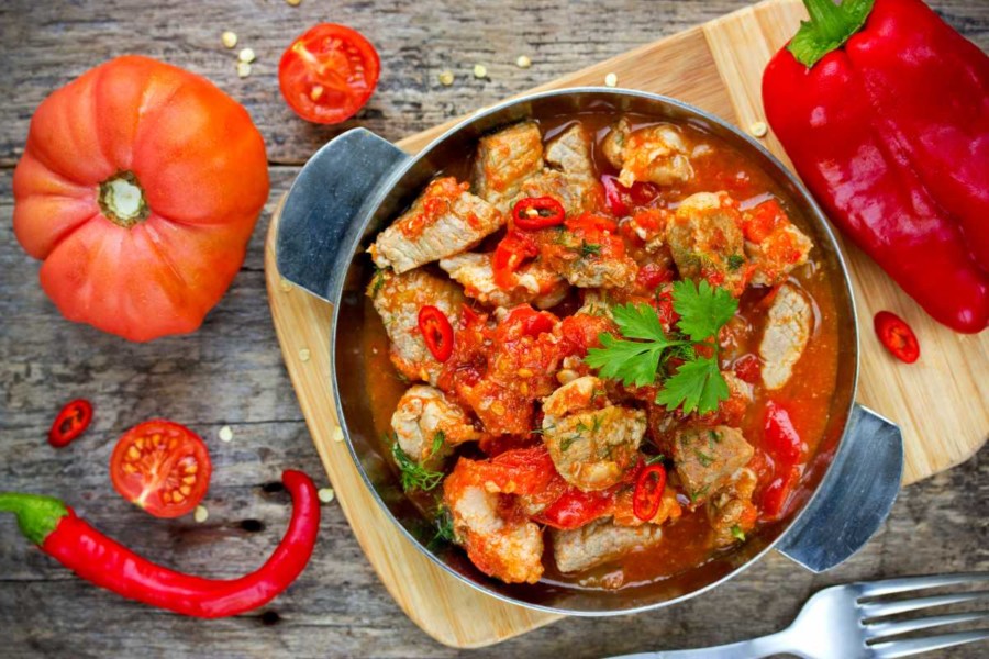 JELO KOJE NAJBOLJE PRAVE MAĐARI: Recept za najukusniji paprikaš (RECEPT)