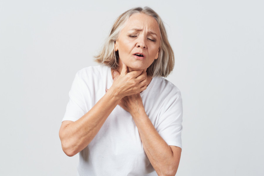 OSLOBODITE SE OVE NAVIKE Lekar upozorava: Pucketanje vratom može dovesti do moždanog udara