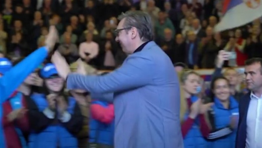 SRBIJA IDE U BUDUĆNOST: Predsednik Vučić podelio snimak sa skupa u Kragujevcu