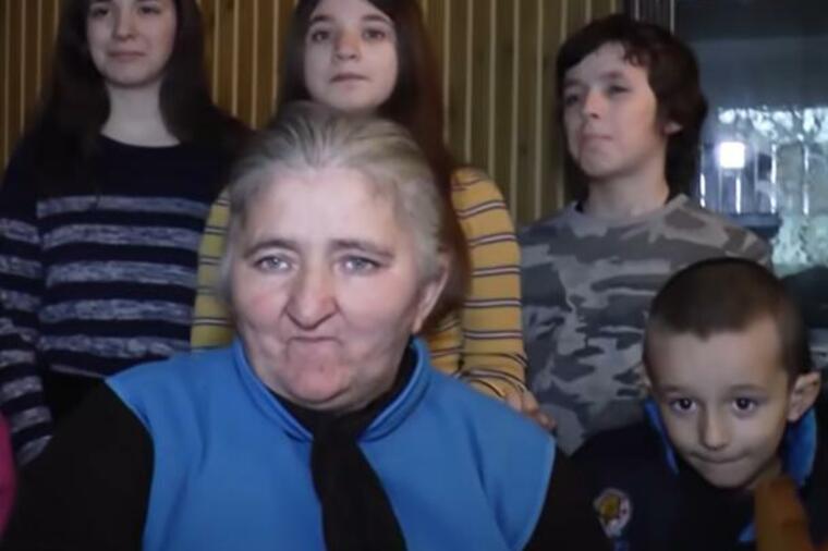 SLAVICA I DOBRICA IMAJU 15-ORO DECE: Stigli su im i unučići, a evo kako živi ova mnogobrojna porodica (VIDEO)