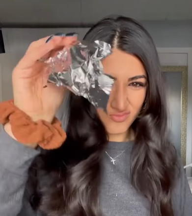 SMIRITE SVOJU NAELEKTRISANU KOSU! Mali trik za brzo rešenje (VIDEO)