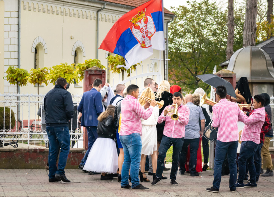 NOVIJE SRPSKE SVADBE: Koliko staviti u kovertu? Komentari zapalili internet!