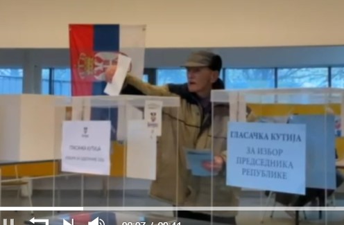 PRVI GLASAČ IMA 91 GODINU! Izbori na biračkom mestu "Tesla - nauka za život"