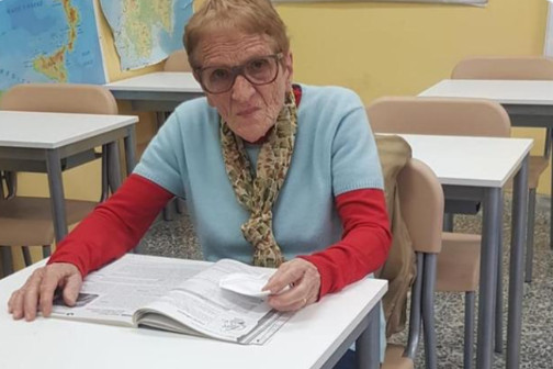 IMA 90 GODINA I PONOVO IDE U ŠKOLU: Drugari iz razreda su joj kao unuci, a razlog njene odluke tera suze na oči