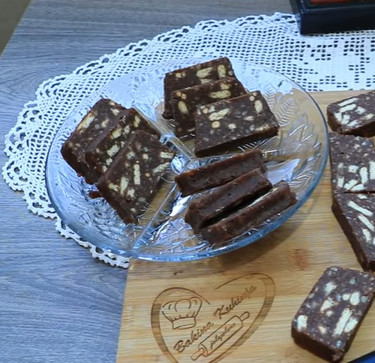 SLATKO I PROVERENO, IZ BAKINE KUHINJE: Predivan posni kolač sličan bajaderi (VIDEO)
