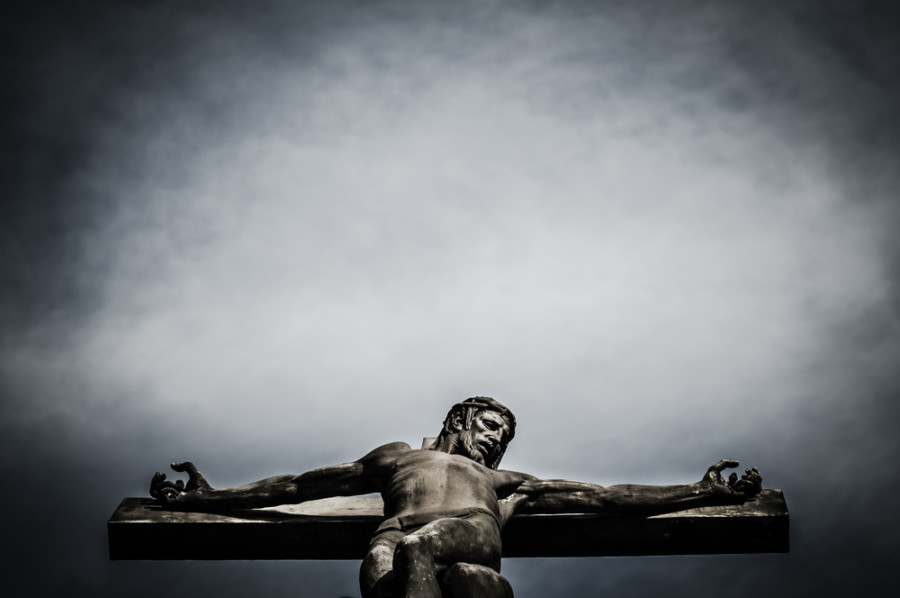 DANAS JE VELIKI PETAK Najtužniji dan u Hrišćanstvu, kada je Isus Hrist razapet na krstu, žrtvujući se za spasenje sveta