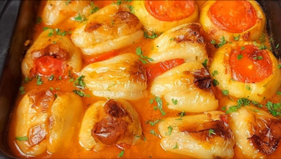 FANTASTIČAN RECEPT IZ BAKINE KUHINJE: Punjene paprike sa tikvicama, prava harmonija ukusa! (VIDEO)