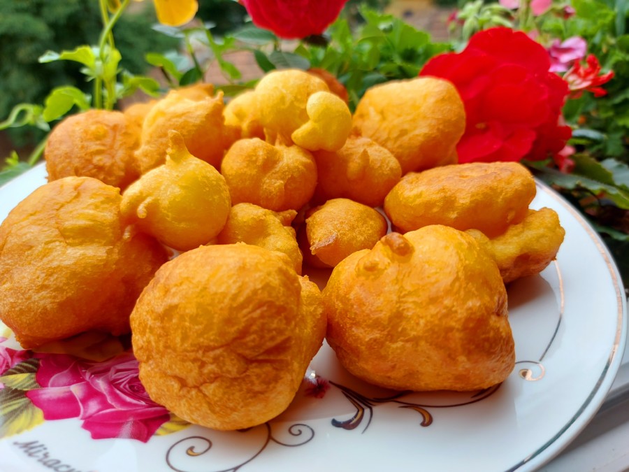 GOTOVO ZA SAMO 15 MINUTA: Fantastične slane krofnice, idealan brz i ukusan doručak! (VIDEO)