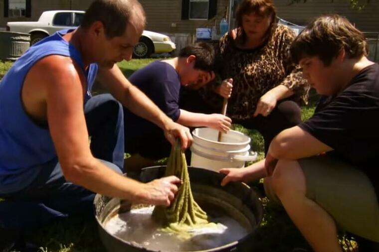 OBARAJU SVE REKORDE U ŠTEDLJIVOSTI: Nećete poverovati kada čujete na koje sve bizarne načine ova porodica štedi novac