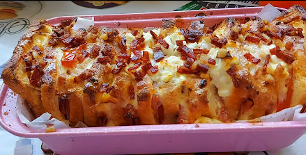 RECEPT ZA BRZ I UKUSAN DORUČAK Punjena harmonika od hleba, ni mrvice neće ostati (VIDEO)