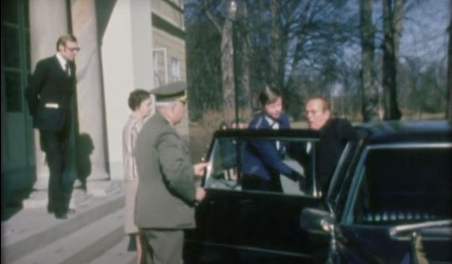 SNIMAK NA KOJEM TITO JAUČE OBIŠAO JE SVET: Čitav događaj zabeležile su kamere švedskih medija! (VIDEO)
