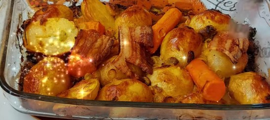 HRSKAV, OPET SOČAN I AROMATIČAN OBROK: Mladi krompirići pečeni u rerni, nećete znati koliko je dosta (VIDEO)