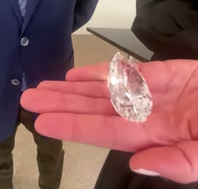 ZA LJUBITELJE NAJSKUPLJEG HOBIJA: Veliki beli dijamant na aukciji Kristi!(VIDEO)