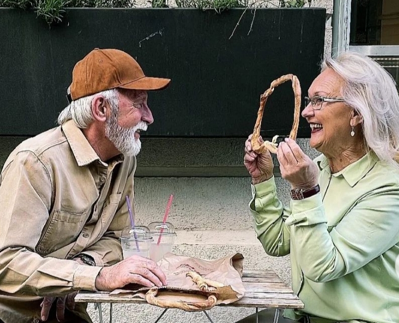PENZIONERI IZ NOVOG SADA POSTALI SVETSKI MODELI! "Nikad nam nije bilo bolje, jedina briga nam je šta da obučemo"(FOTO)