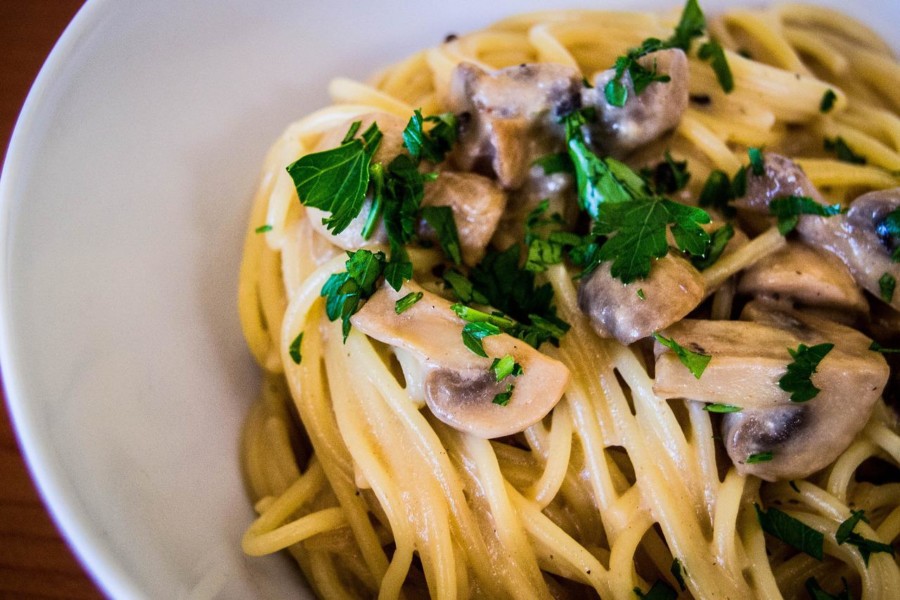 SPREMITE OMILJENO JELO ZA 15 MINUTA : Pasta sa pečurkama i kačkavaljem