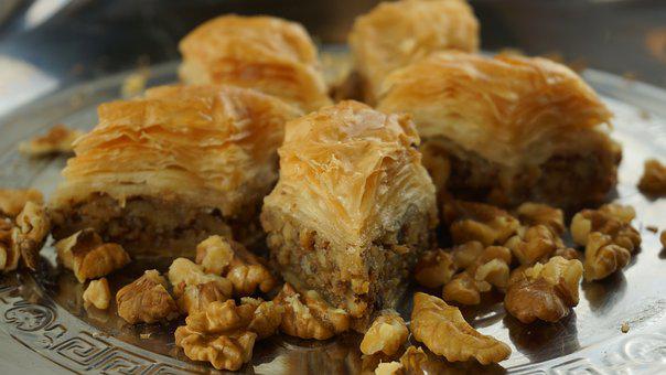 KAD SE PRETERA! Izbacila muža iz kuće jer je načeo baklavu