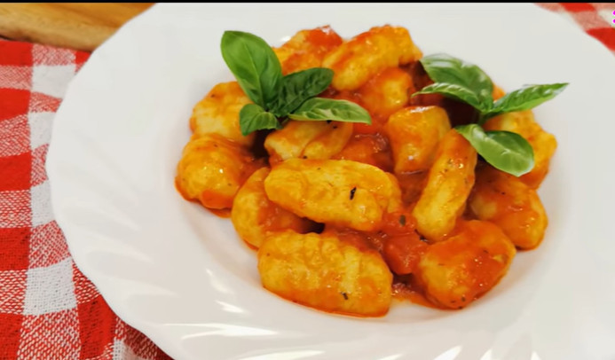 PREUKUSAN OBROK ZA RUČAK! Napravite crvene njoke (RECEPT)