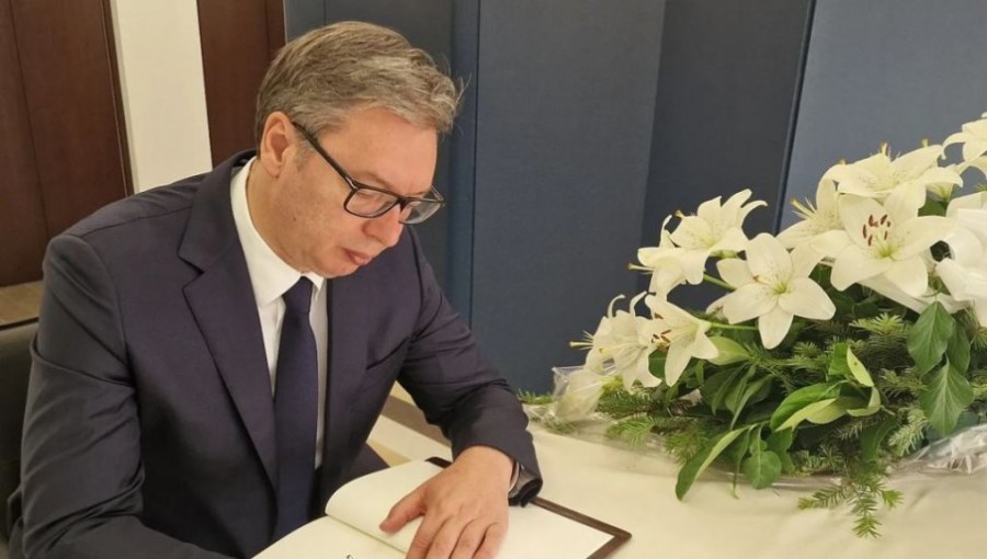 PREDSEDNIK VUČIĆ SE OPROSTIO OD ŠINZA ABEA: "Pamtićemo ga kao iskrenog prijatelja"