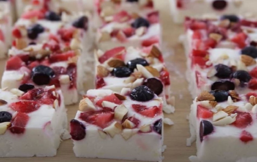 JOGURT KOCKE S VOĆEM! Bez grama šećera, slatke i hladne! (VIDEO)