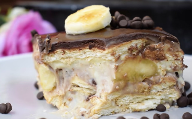 NAPRAVITE KOLAČ SA BANANAMA: Bez pečenja i brzo gotov!(RECEPT/VIDEO)