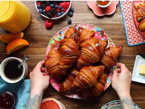 KROASANI ČINE SVET LEPŠIM MESTOM! Naučite da napravite ovo najsavršenije pecivo (RECEPT/VIDEO)