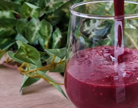 NAPRAVITE GUSTI SOK OD KUPINE: Neodoljiv, pravi se brzo, a leči anemiju (VIDEO)