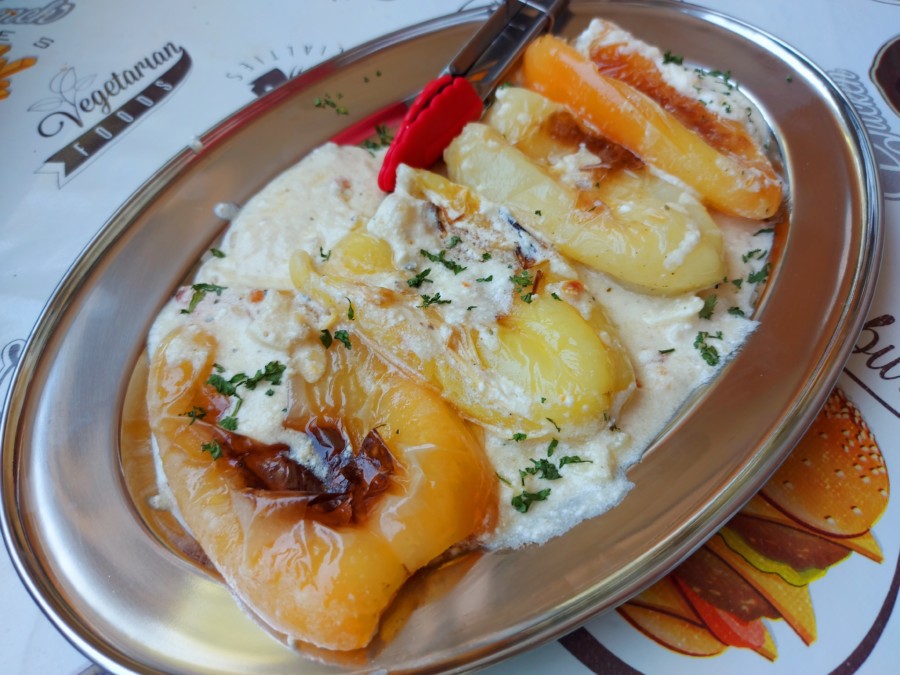 FANTASTIČAN RECEPT IZ BAKINE KUHINJE: Pržena paprika u pavlaci sa belim lukom, prava harmonija ukusa! (VIDEO)
