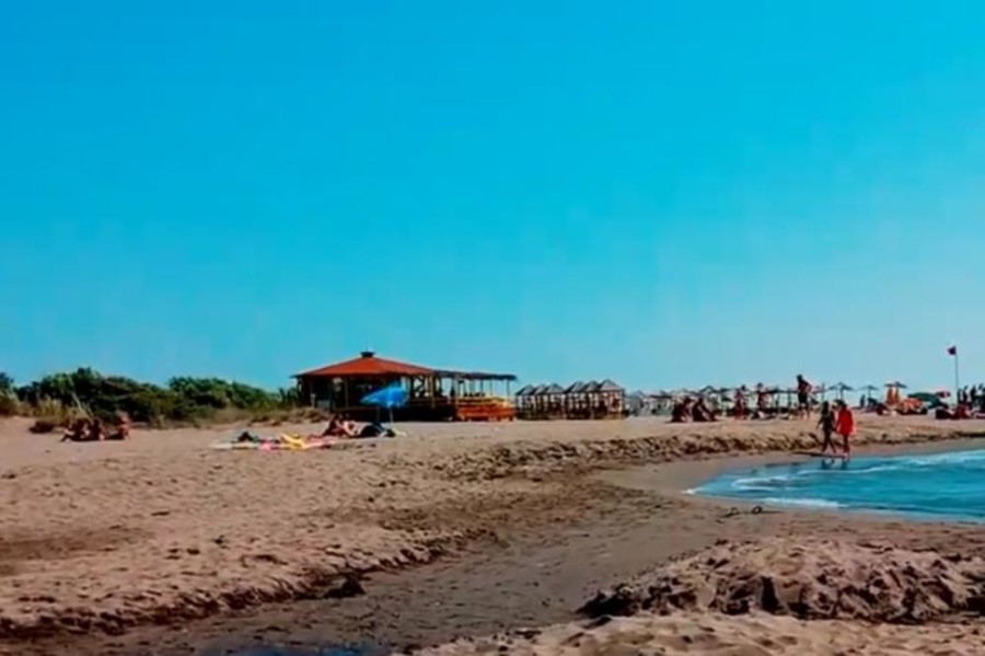 NA ADI BOJANI "DERU" SA CENAMA: Turisti hrle na ovu destinaciju, a tamo naplaćuju čak i majonez!