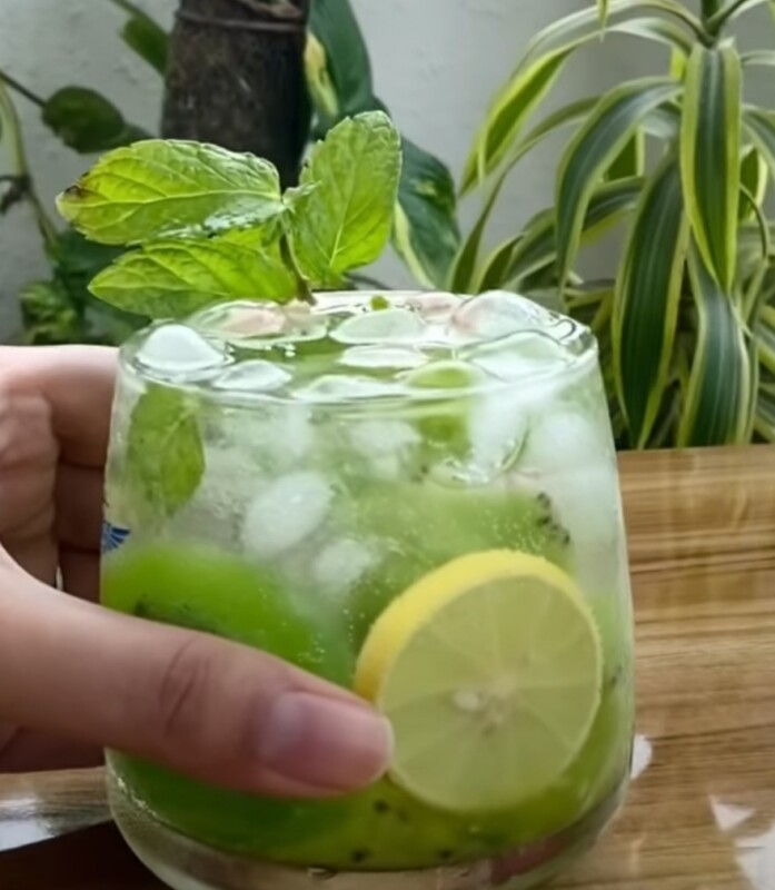 NAPRAVITE OSVEŽAVAJUĆE PIĆE: Mohito kivi, brzo se pravi a veliko uživanje!(VIDEO)