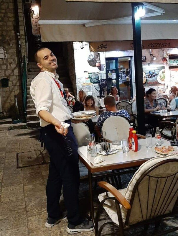 IPAK RETKO ISKUSTVO: Kratka priča o konobaru iz Herceg Novog dirnuće svakoga