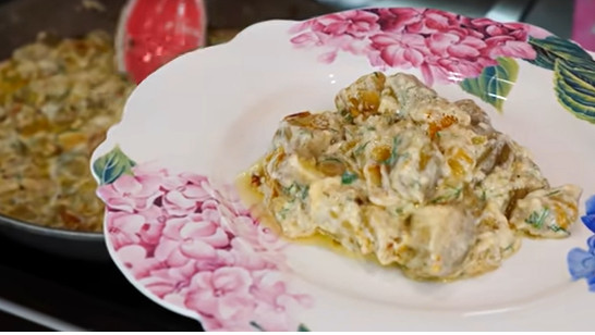 PATLIDŽAN U BELOM SOSU, RUČAK ZA 300 DINARA! Preko milion i po ljudi oduševljeno receptom (VIDEO)