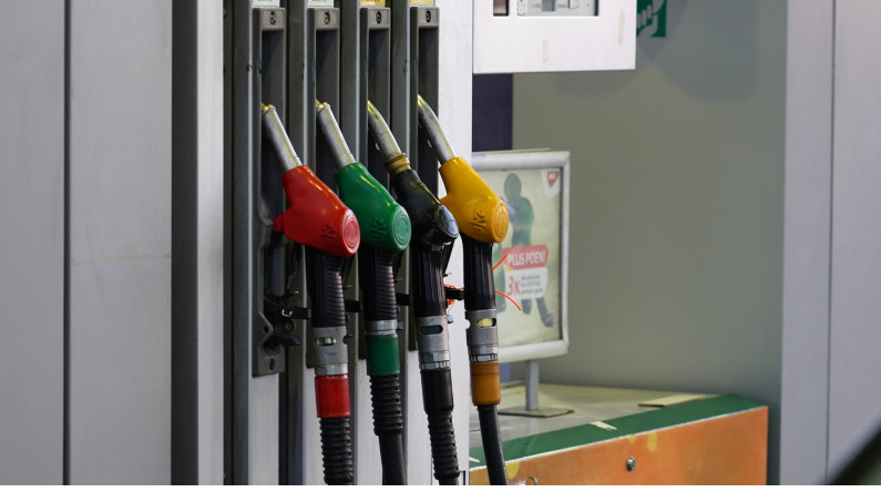 VAŽNO OBAVEŠTENJE ZA PENZIONERE Startovali popusti na gorivo na pumpama NIS-a, ovoliko precizno iznose po litru