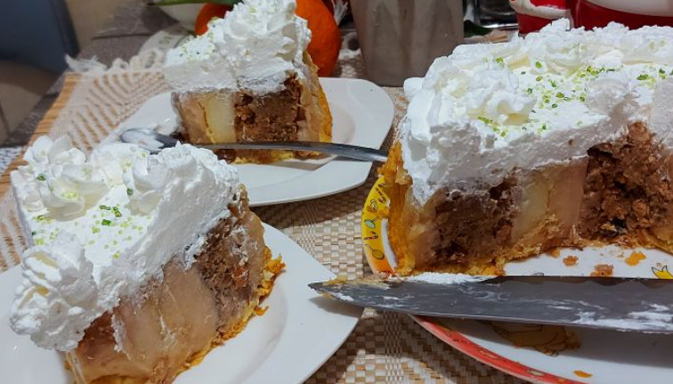 POSLASTICA PREMA RECEPTU NAŠIH BAKA Kolač sa jabukama kome nećete moći da odolite