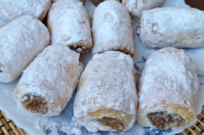 POSLASTICA NAŠEG DETINJSTVA Recept za slatkiš sa jabukama i orasima koji će vas oduševiti