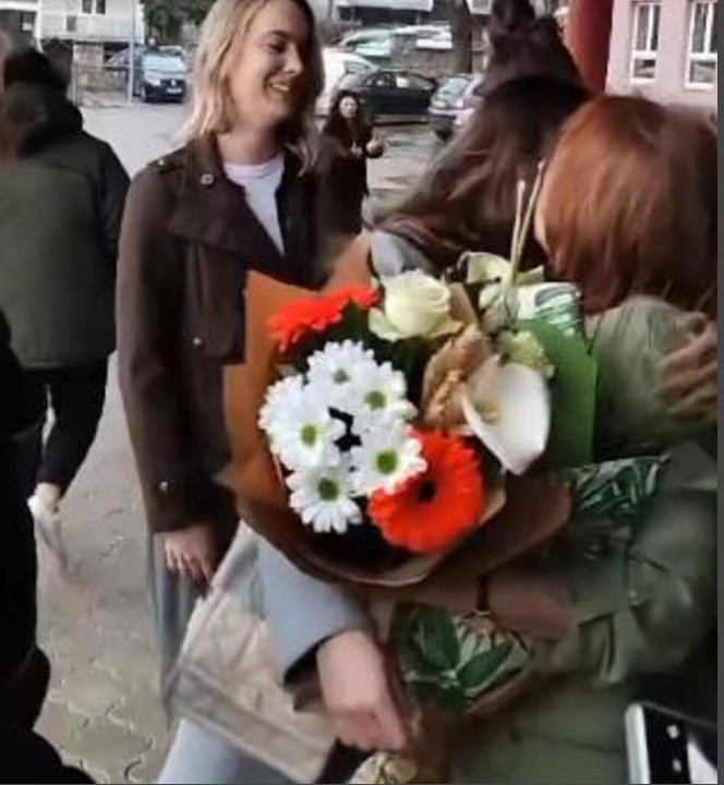 TO SE SAMO POŽELETI MOŽE Pogledajte kako su đaci ispratili omiljenu nastavnicu u penziju