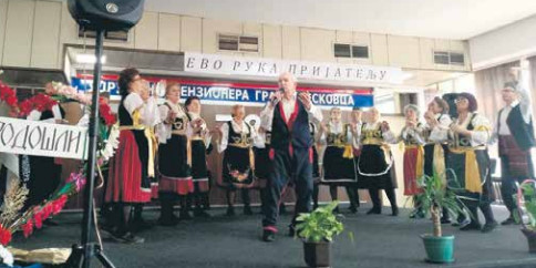 LESKOVAČKI FOLKLORAŠI VETERANI ODRŽALI PRIREDBU ZA PRIMER Publika je uživala u nastupu a pobednici su bili svi