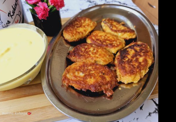 RECEPT ZA SAVRŠENI RUČAK Pljeskavice uz domaći majonez sa belim lukom
