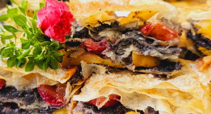 RECEPT ZA PITU SA MAKOM I VOĆEM Spremite ovaj prelepi kolač za vikend