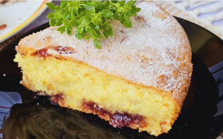 JEDNOSTAVAN A FANTASTIČAN Kolač sa jogurtom i džemom, idealan i za početnike u kuhinji