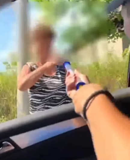 OVAJ DEČAK SE IZVINIO BAKA VESNI Pogledajte kako je pre toga sramno postupio, a onda se dogodio obrt