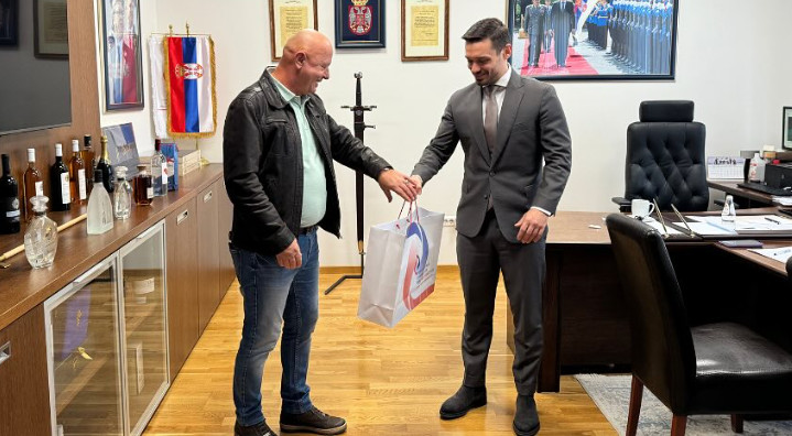 I DANAS SA GRAĐANIMA Direktor Fonda PIO i dalje rešava probleme i uručuje rešenja za penziju