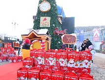 ALTA banka širi duh zajedništva: pokloni, osmesi i praznična atmosfera u "Čarobnoj zimi" na platou Arene