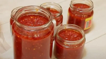 Ruska ljutenica za zimnicu bez dugog kuvanja - jednostavan recept za pun ukus
