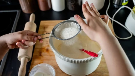 Magični kolač od jedne smese - gore biskvit, dole krem kao puding