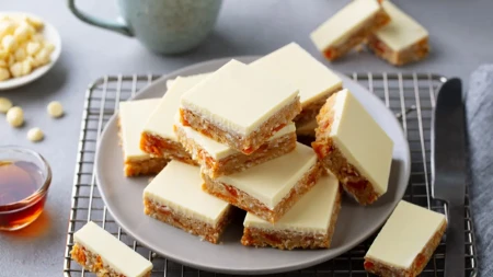 Brz kolač bez pečenja, savršen za slavu – domaći recept za najlepšu belu bajaderu