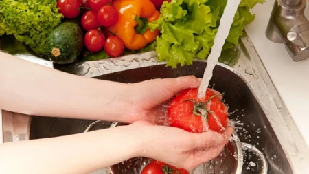 Voće i povrće mogu sadržati ostatke pesticida – ovako ih pravilno operite