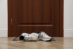 Gde gosti da se izuju, ispred vrata, u kući? Stručnjak za mikrobiologiju odgovara