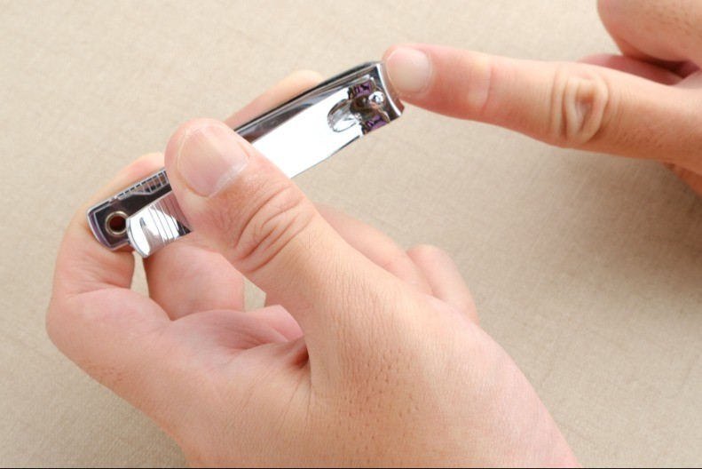 Da li znate čemu služi rupica na grickalici za nokte? 