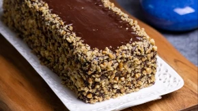Starinski kolač za praznike - torta sa orasima i čokoladom koja uvek uspeva